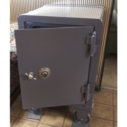 <br><b>Used Refurbished Safe</b><br>Yale<br>$495