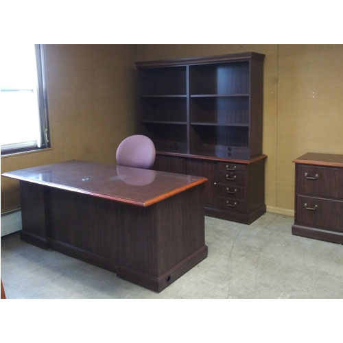 <br><b>Used Office Desk Suite</b><br><br>$1000