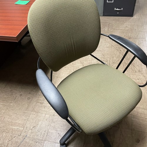 <br><b>Used Task Chair</b><br>Steelcase Uno<br>$95