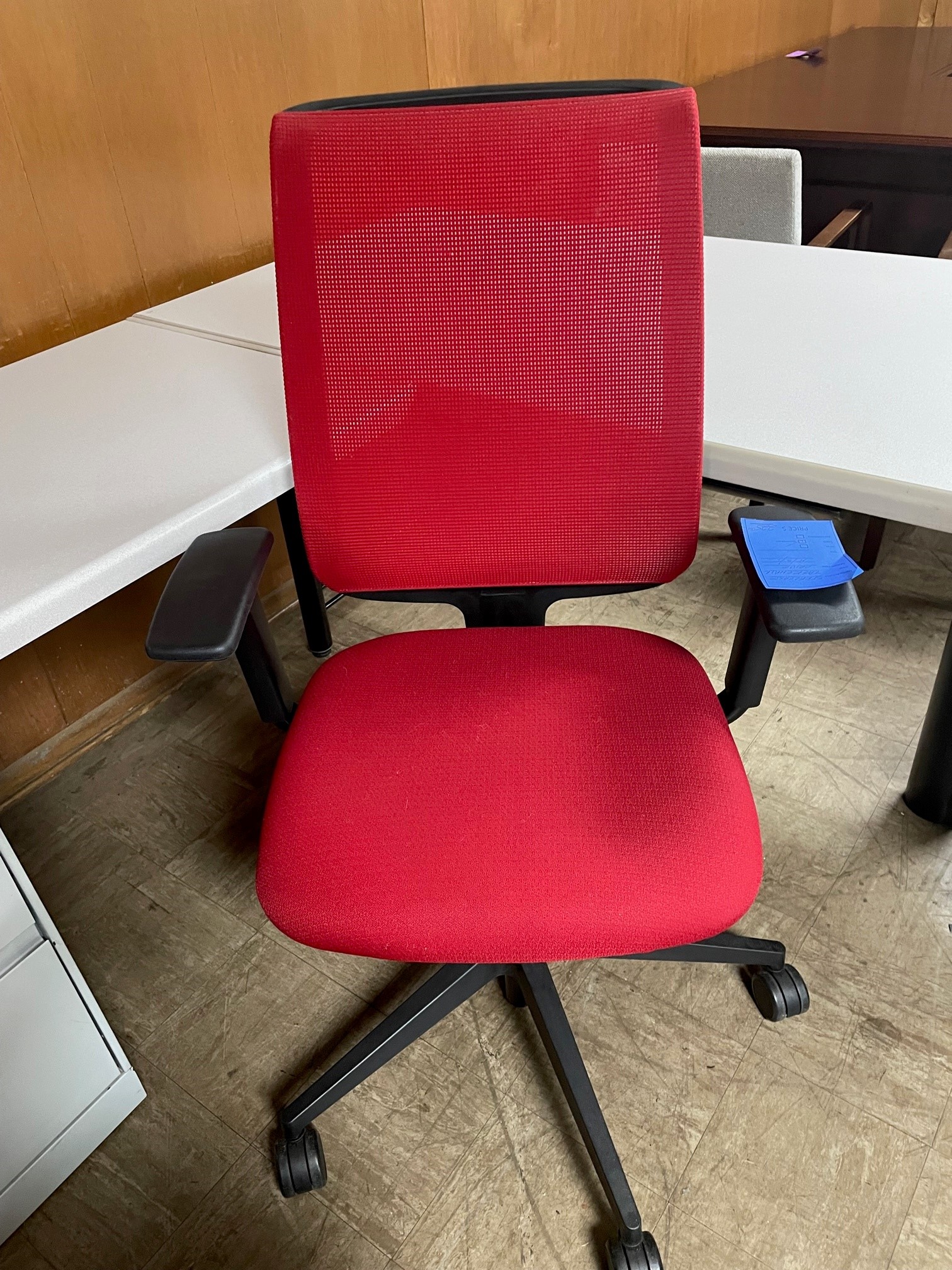 <br><b>Used Office Chair</b><br>Steelcase Drive<br>$225