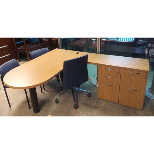 <br><b>New Office Desk</b><br>Steelcase<br>$1200