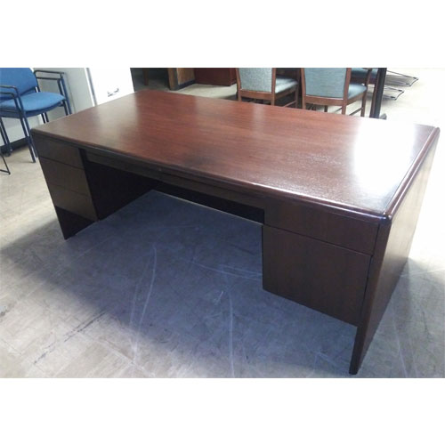 <br><b>Refurbished Office Desk Set</b><br><br>$1800